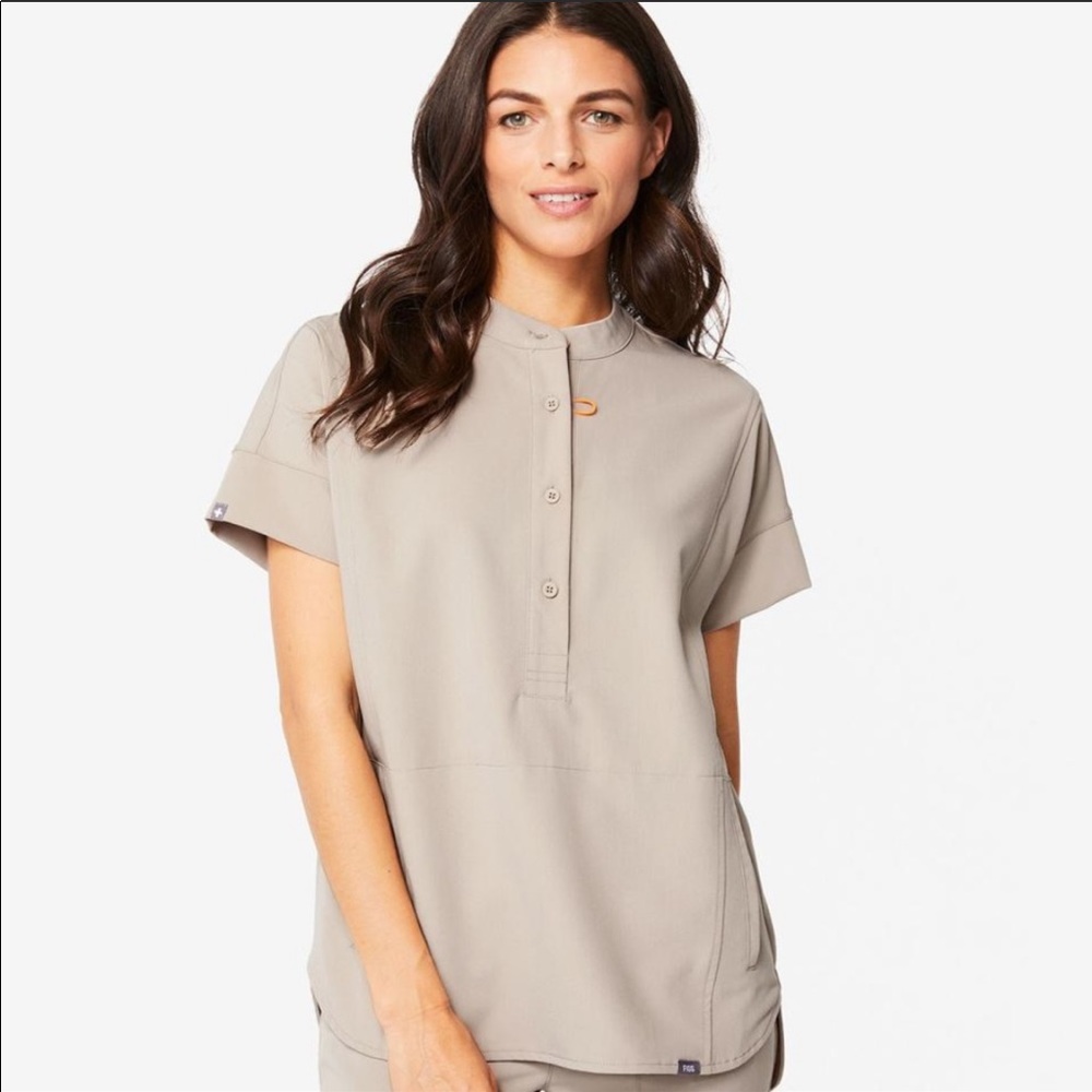 ❌SOLD❌ Figs Boulder Manila Scrub Top